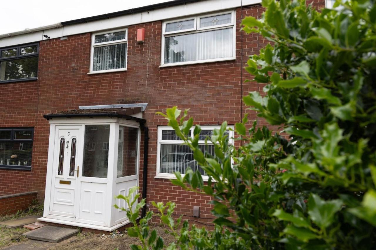 3 Bed Home Sleeps 8 People Located 1 Min From Train Stop - Otley Terrace Oldham Buitenkant foto