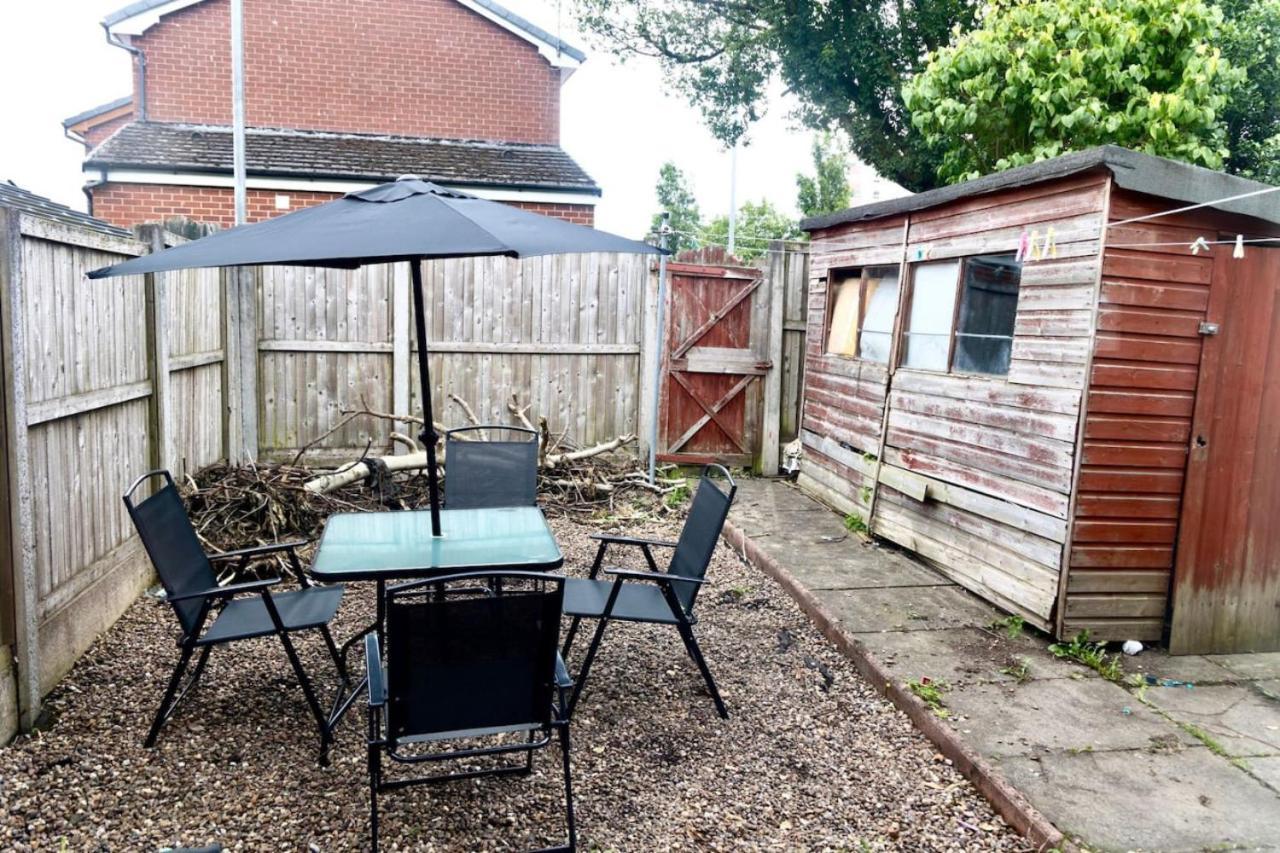 3 Bed Home Sleeps 8 People Located 1 Min From Train Stop - Otley Terrace Oldham Buitenkant foto